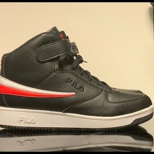 FILA HI-TOPS, BRAND NEW, NEVER WORN. MENS 11